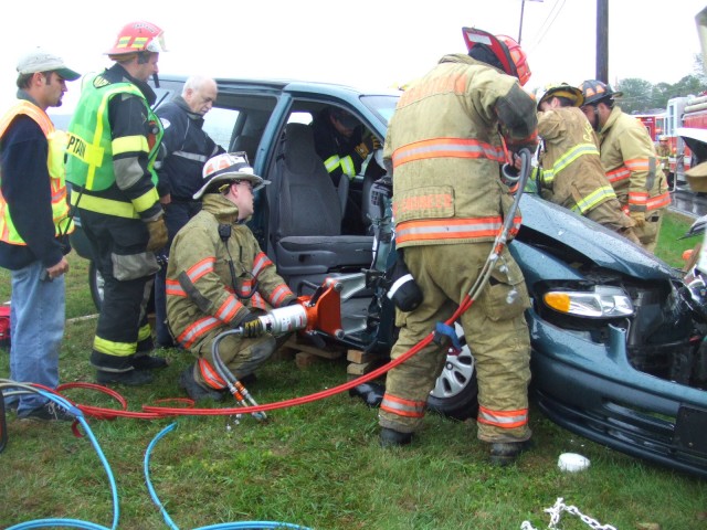 Capt. Hartzell / Cheif Engineer Hostetler extricating a patient